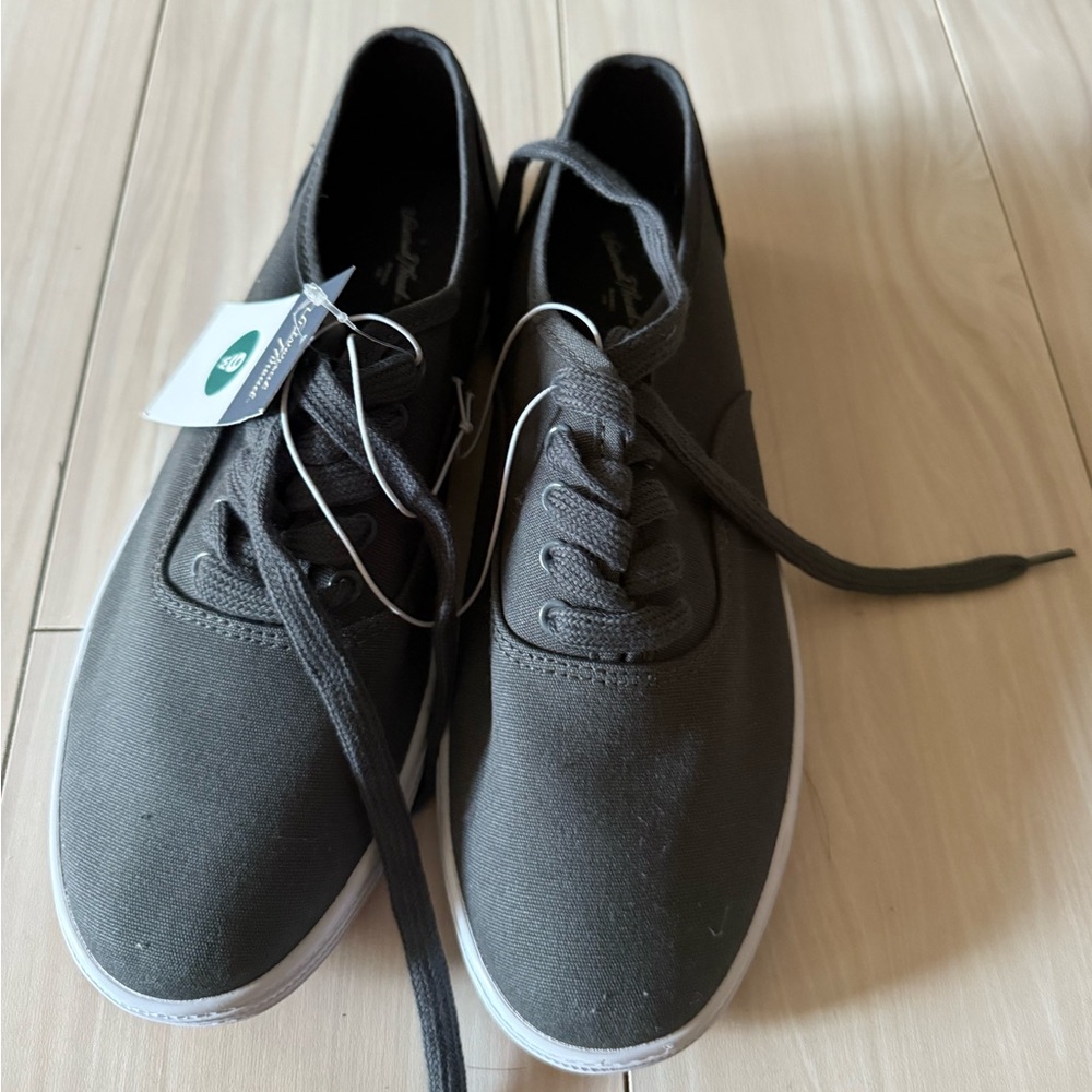 Universal Thread Dark Gray Canvas Sneakers sz 9W NWT